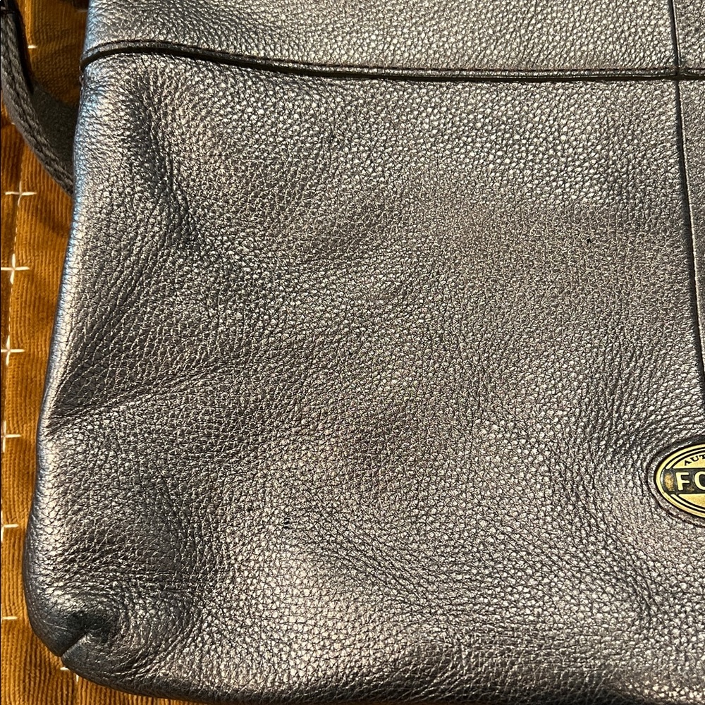FOSSIL EXPLORER Foldover Bag Silver - Picture 5 of 7